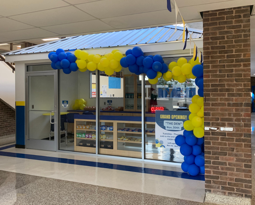 The newly constructed school store, The Den, covered in
balloons to celebrate its opening. The store is available before
school and during first period, Tuesdays through Thursdays.